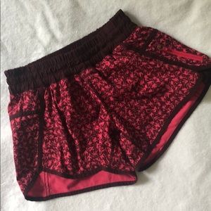 Lululemon Tracker IV short size 6